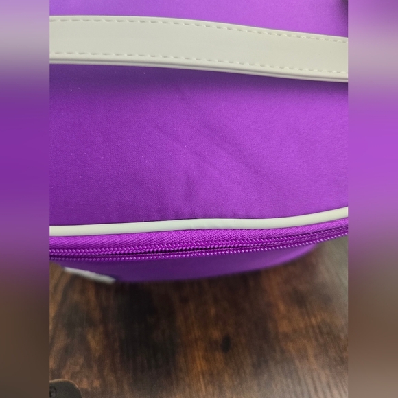 Clinique, Skincare/Makeup, 4 Piece Bundle Set - Picture 10 of 11